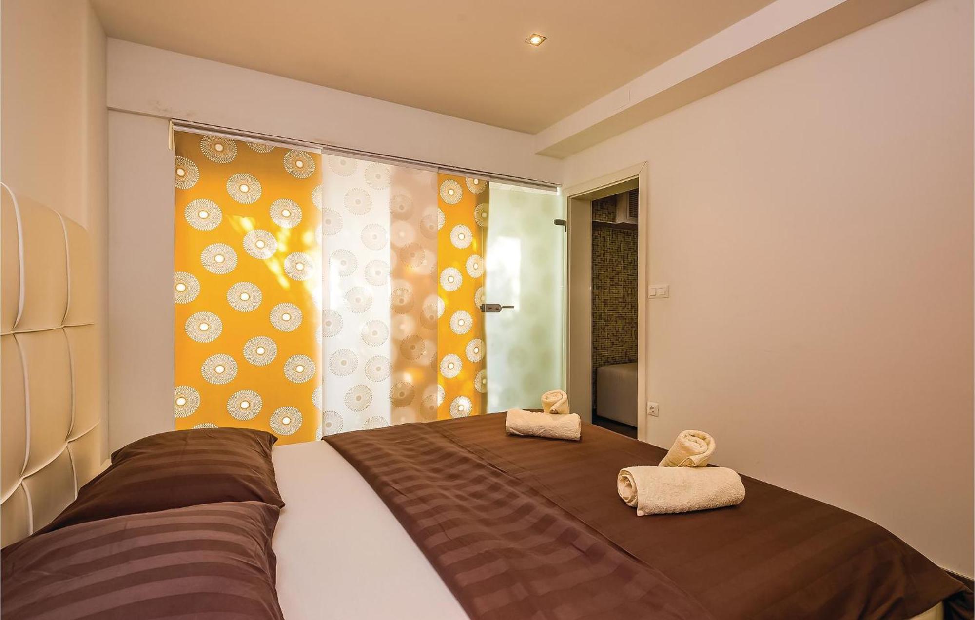 2 Bedroom Lovely Apartment In Crikvenica Eksteriør billede