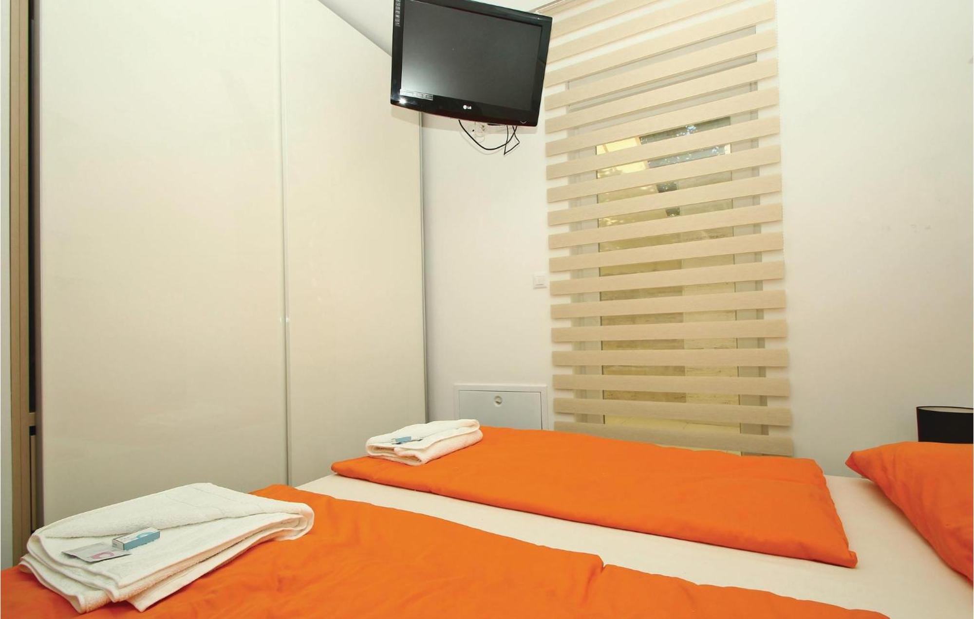 2 Bedroom Lovely Apartment In Crikvenica Eksteriør billede