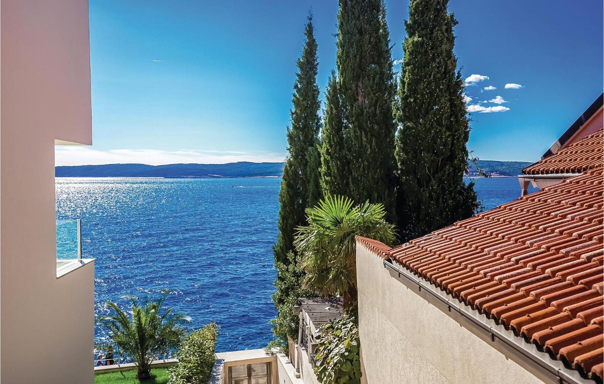 2 Bedroom Lovely Apartment In Crikvenica Eksteriør billede