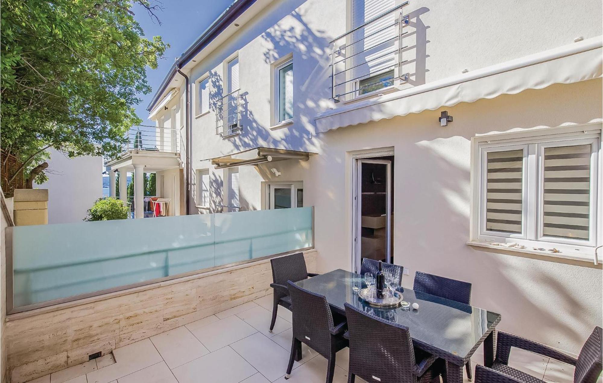 2 Bedroom Lovely Apartment In Crikvenica Eksteriør billede