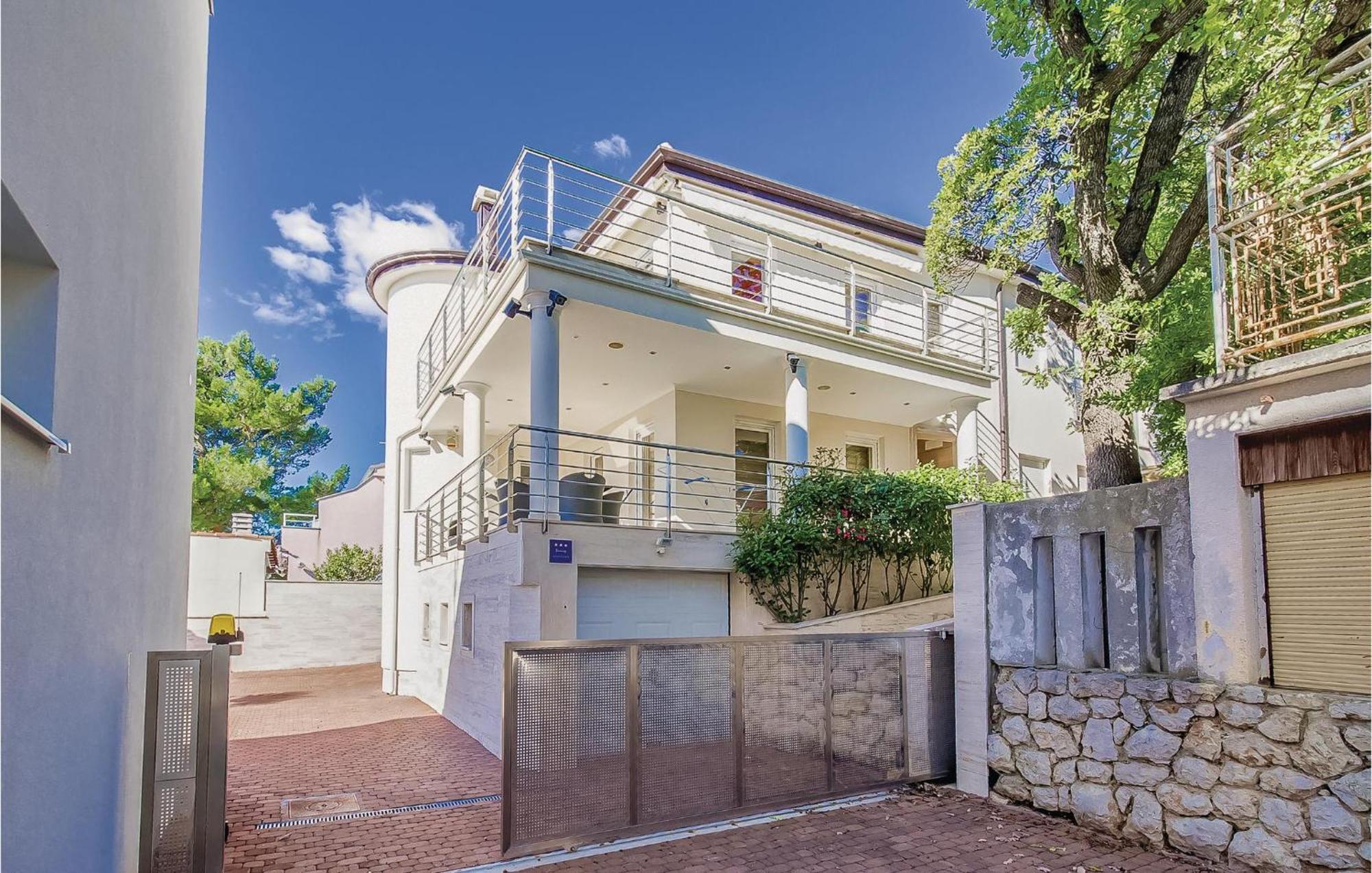 2 Bedroom Lovely Apartment In Crikvenica Eksteriør billede