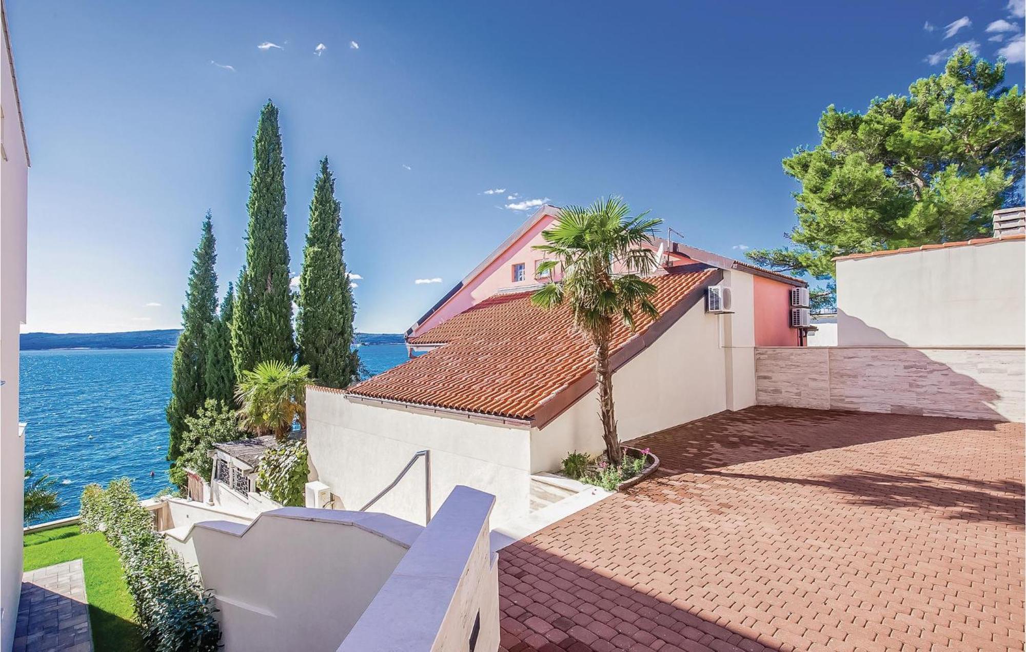 2 Bedroom Lovely Apartment In Crikvenica Eksteriør billede